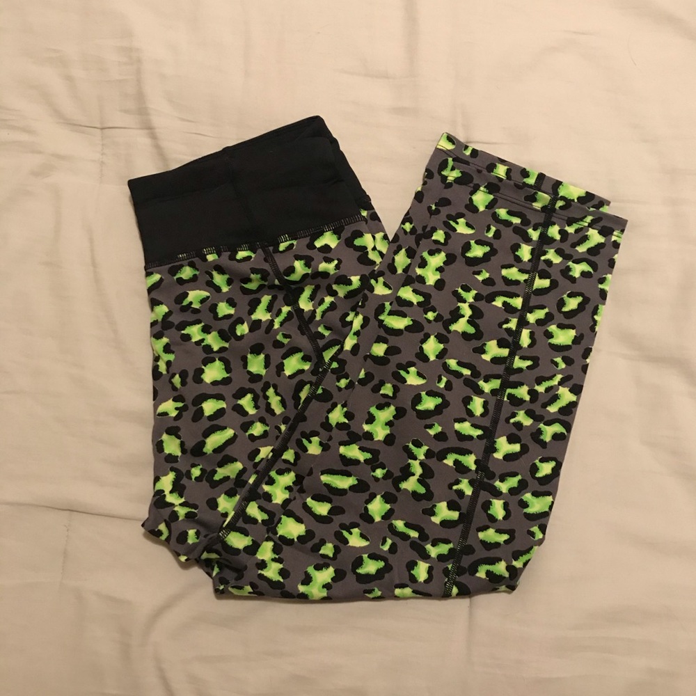 Betsy Johnson 3/4 Leopard Print Leggings